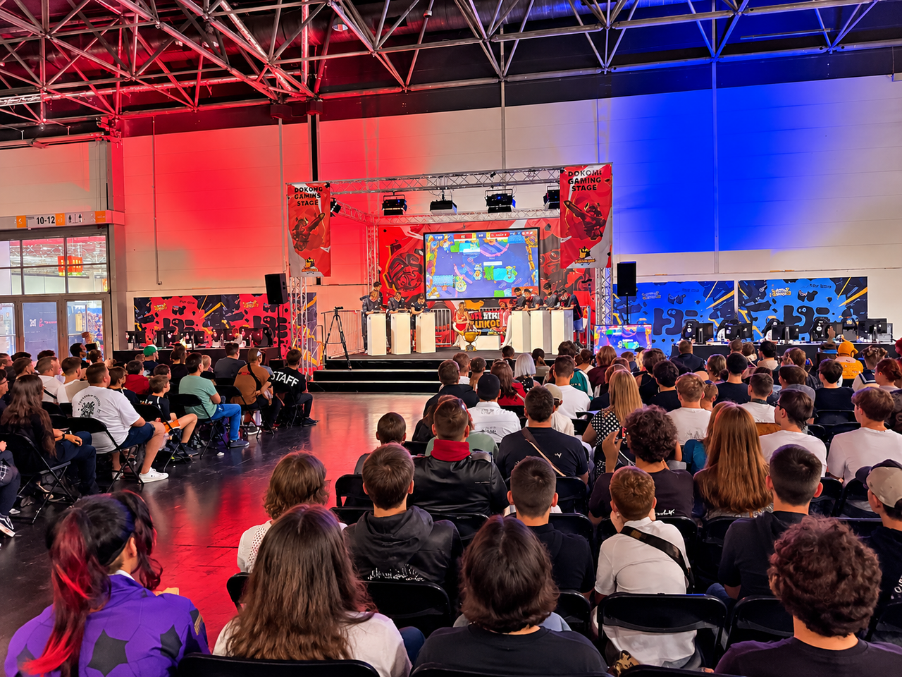 Dokomi Gaming Stage with audience