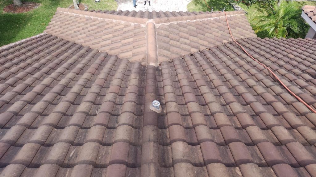 The roof of a house with a lot of tiles on it.