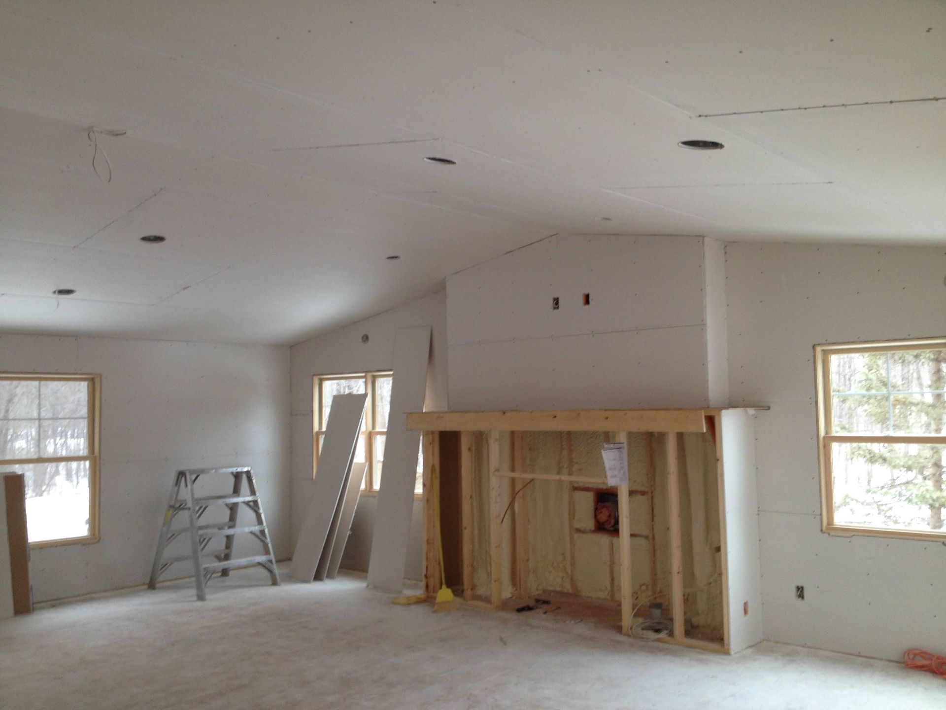 An empty room with a ladder in the middle of it