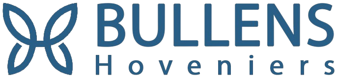 Logo voor Bullens Hoveniers met een blauw vlinderachtig icoon naast de bedrijfsnaam in donkerblauwe tekst.