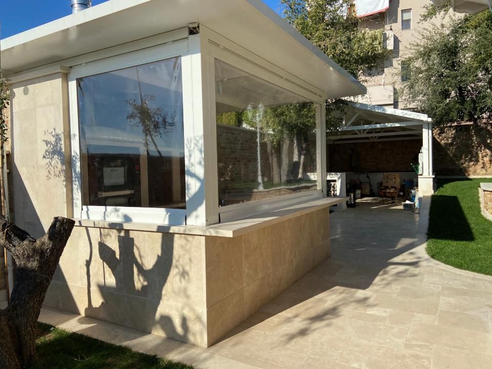 chiusura in PVC per attività commerciale