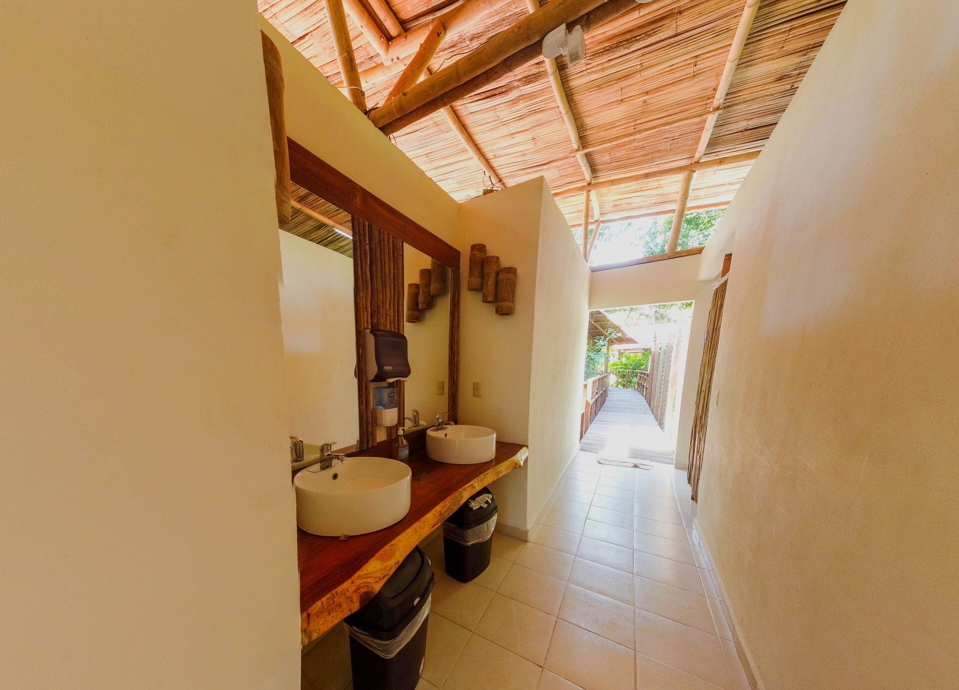 Lavabo de baño de la piscina en Kin Balam