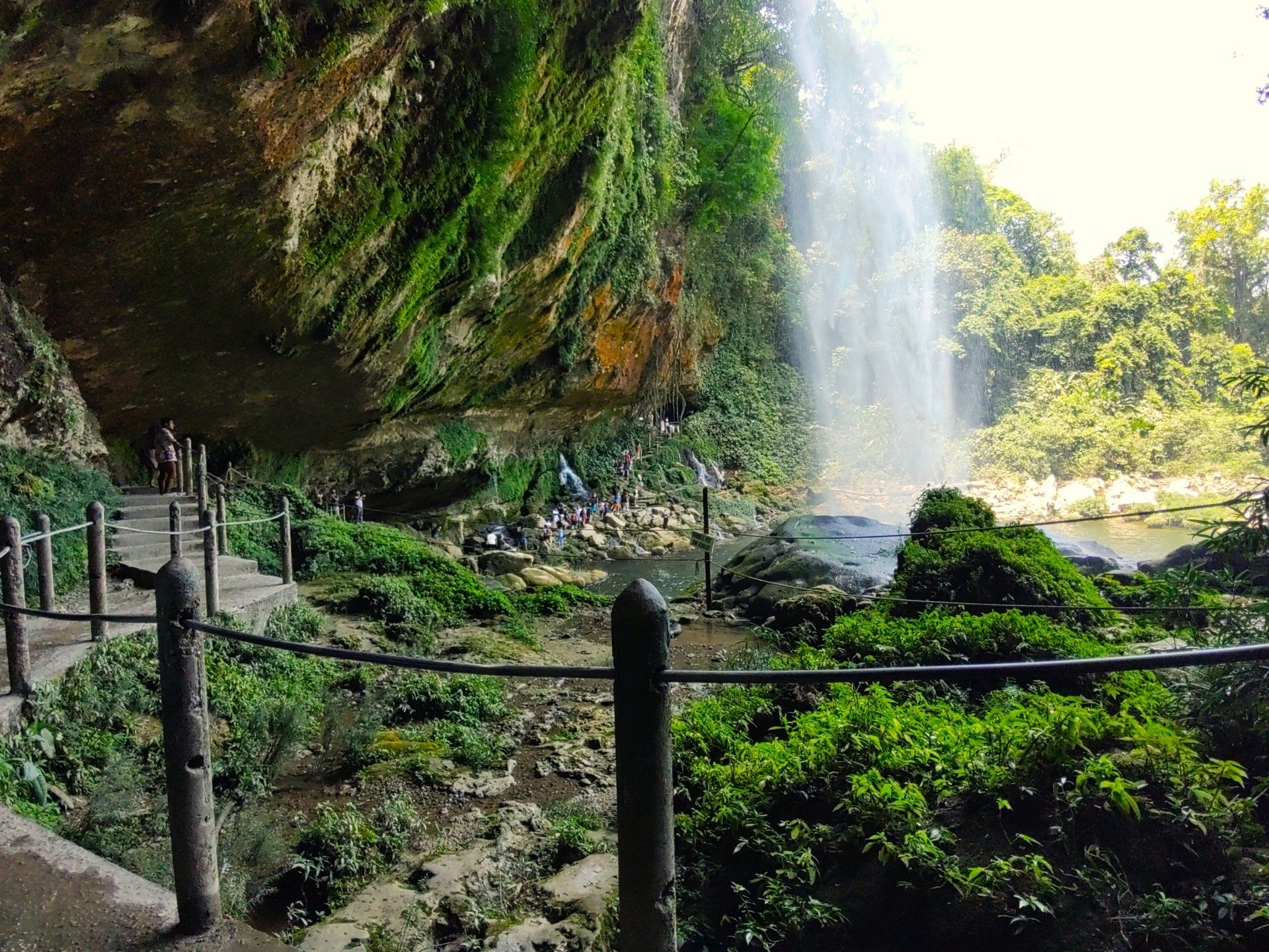 Hay una cascada Misolha