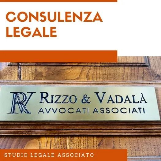 A lawyer's office door with a brass nameplate: Rizzo & Vadalà Avvocati Associati. Text: Consulenza Legale.