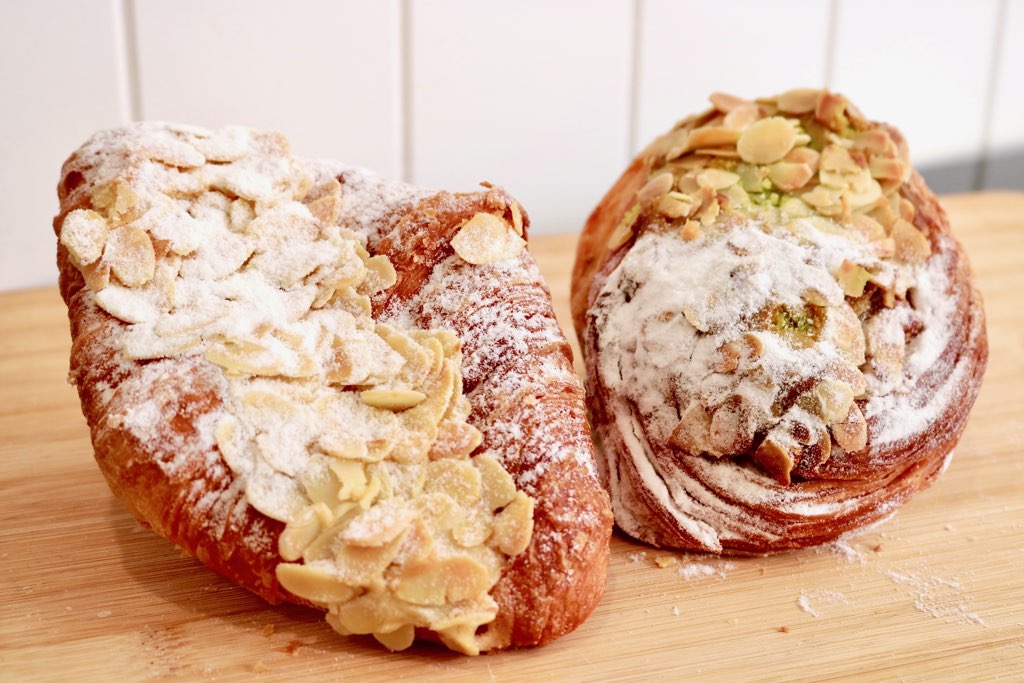 Black Swan Cafe and Coffee Mermaid Waters, Australia