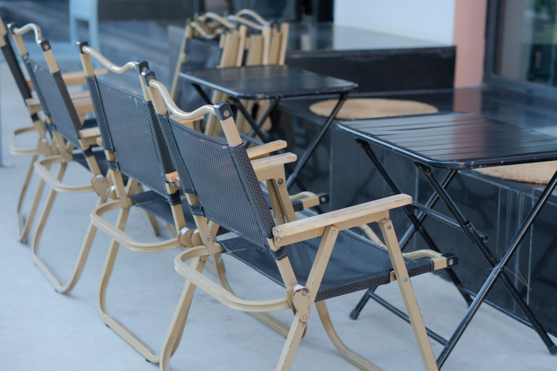 Powder-coated metal lawn furniture set finished for outdoor use