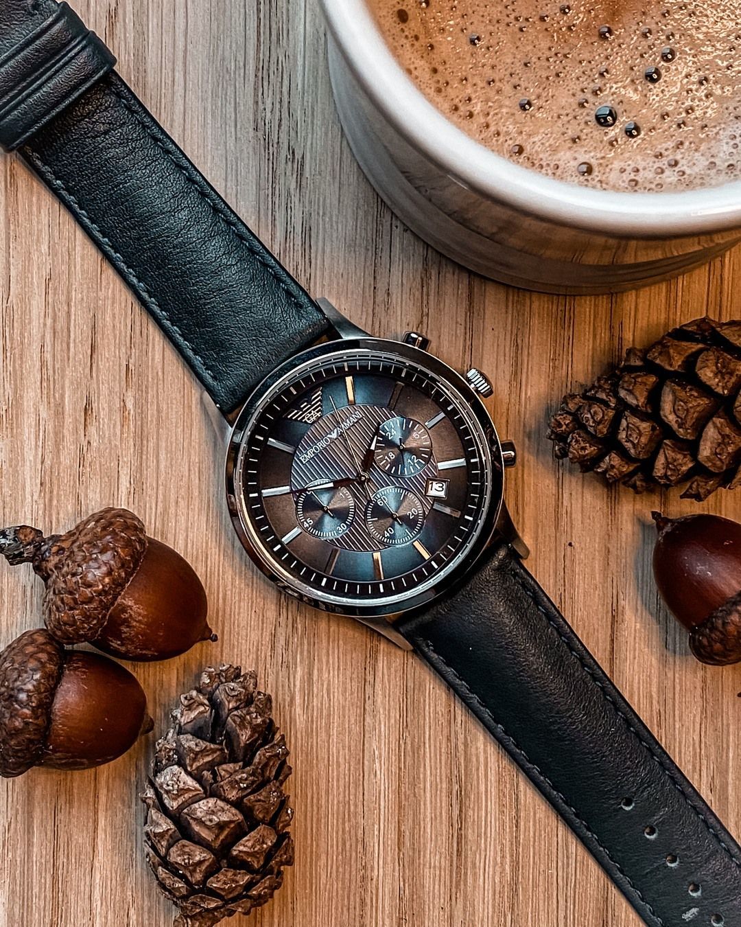 Een klassiek maar toch sportief chronograaf horloge met datum en stopwatch van het Italiaanse mode merk Emporio Armani