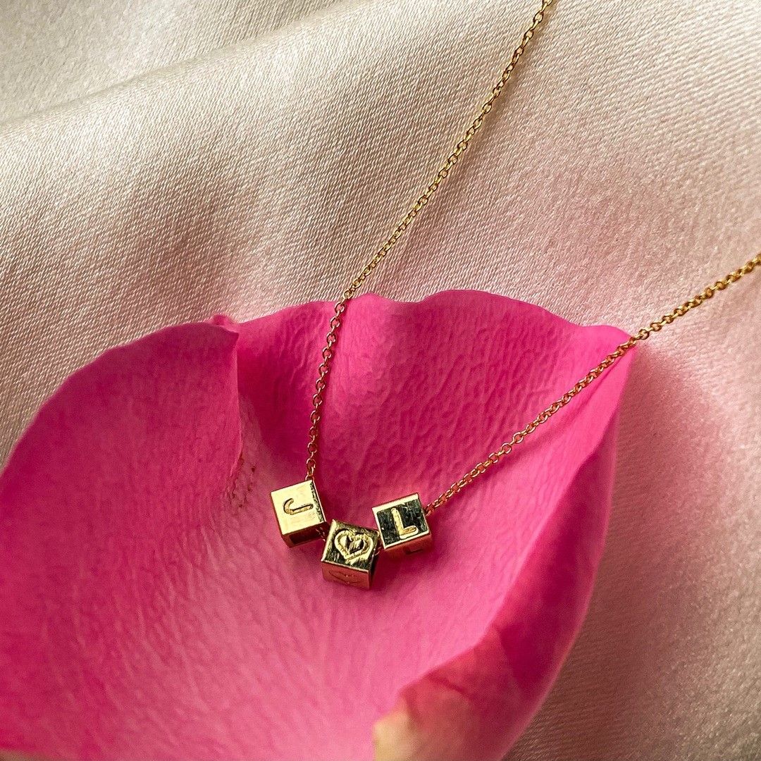 Just franky cube ketting met gepersonaliseerde blokjes er aan met je initialen in 14 karaat geelgoud