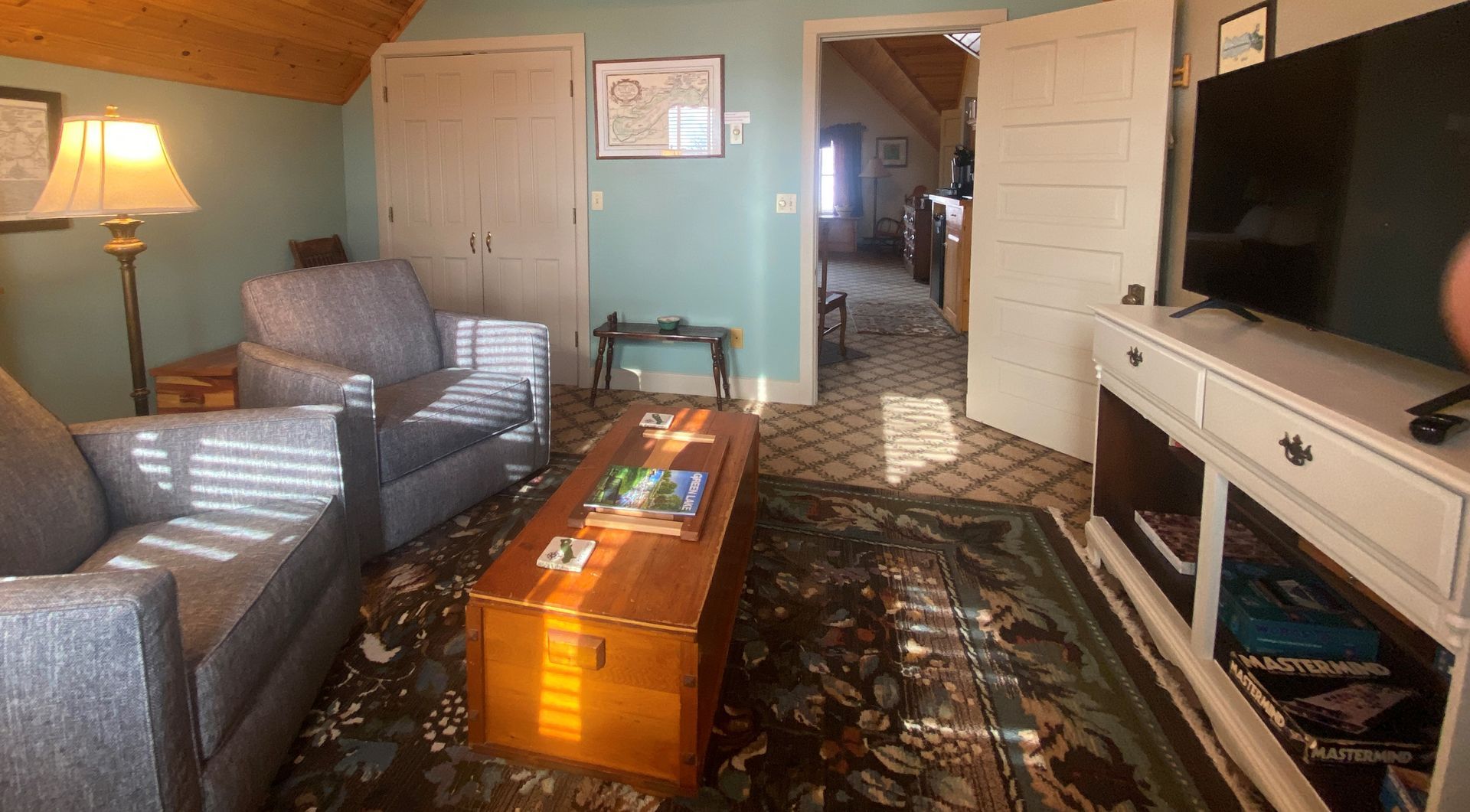 master sitting area