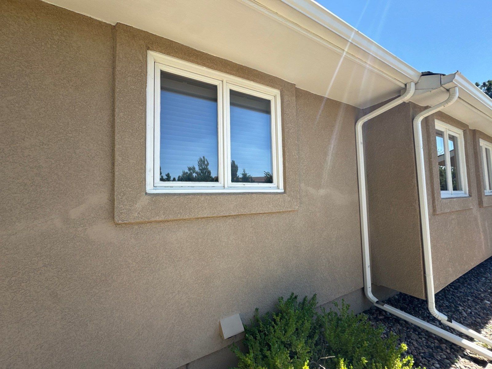 Stucco window surround and projecting border on the Monument home in this estimate