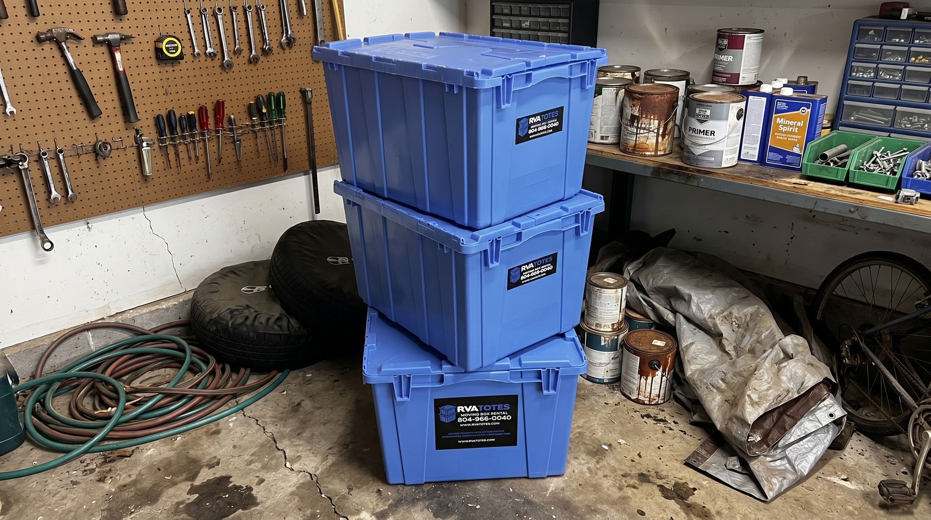 Stacked reusable moving totes with closed lids