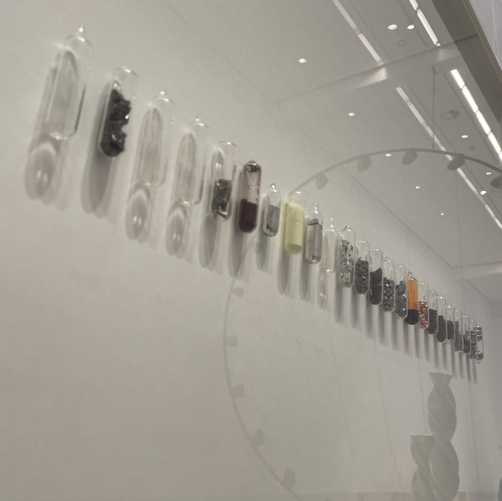Detail zur Ausstellung von Alicja Kwade, Berlinische Galerie 