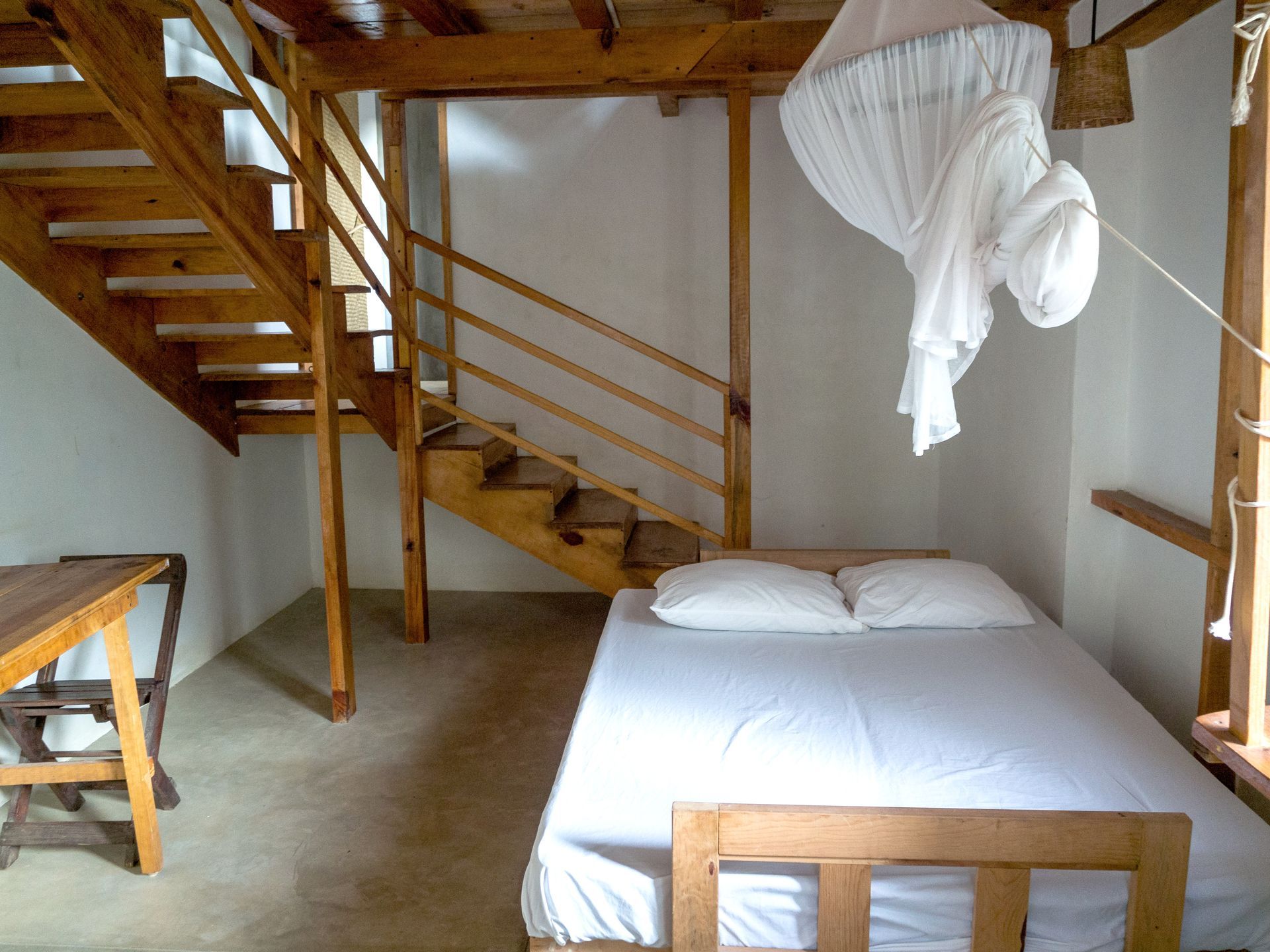Dormitorio con cama cómoda para tu estancia en mazunte, oaxaca