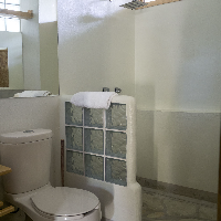 Baño completo con todos los servicios en posada del arquitecto