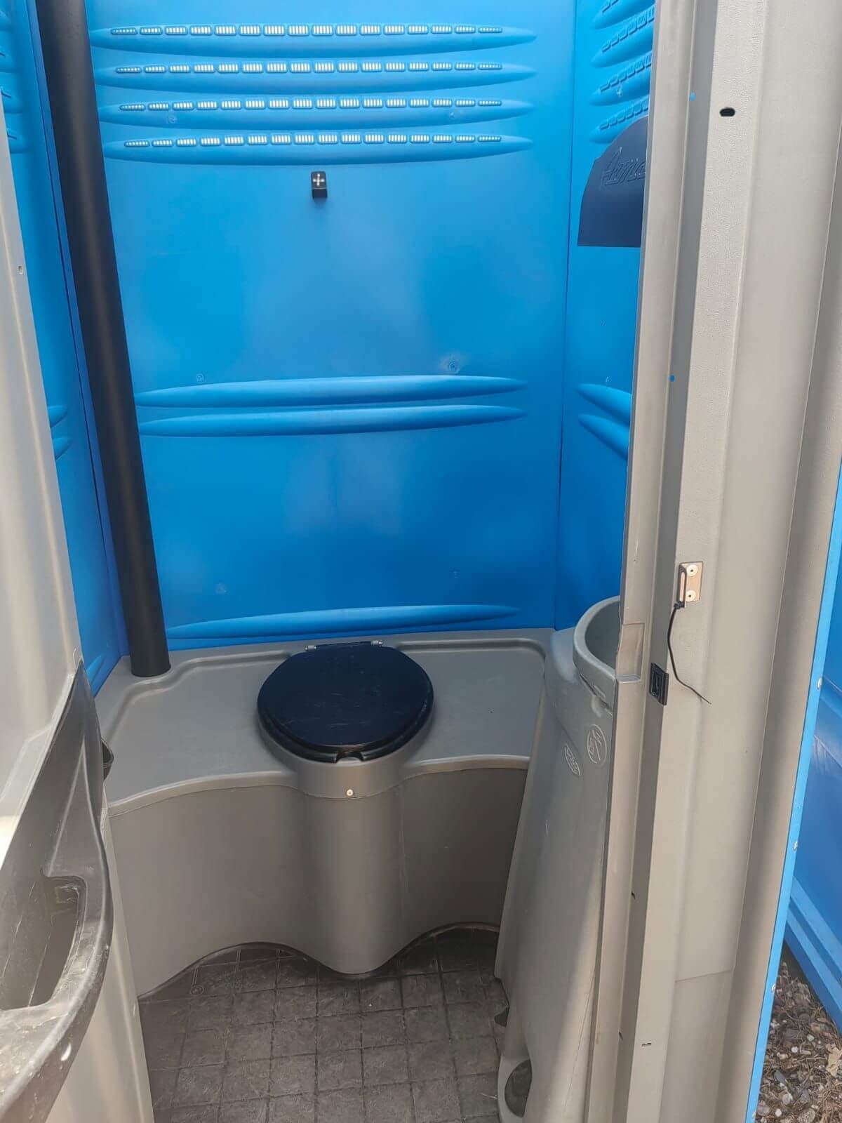 Sanitarios Portátiles Abarca - Renta de baño austero: sin lavabo