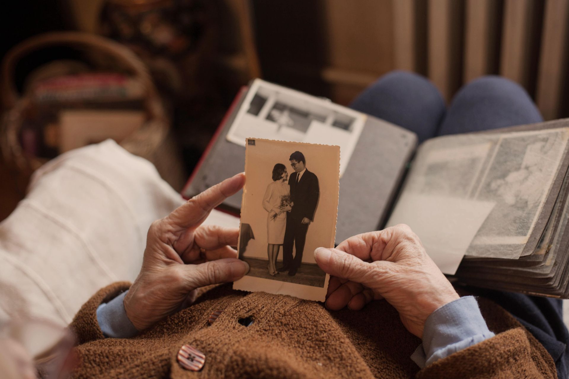 erlderly looking at an old couple picture