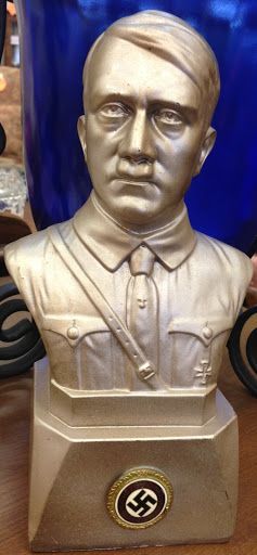 statue