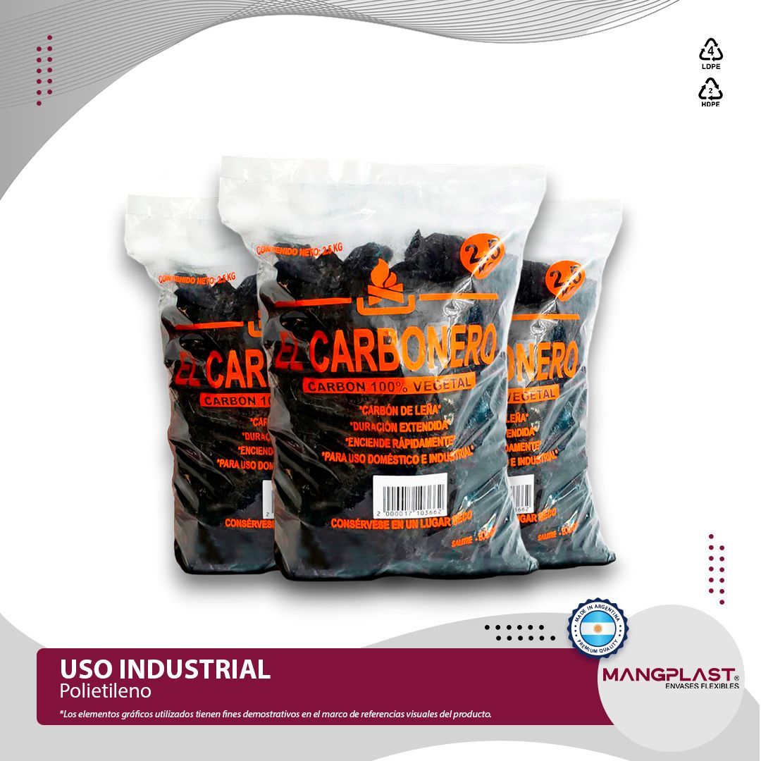 Tres bolsas de carbón vegetal, etiquetadas como