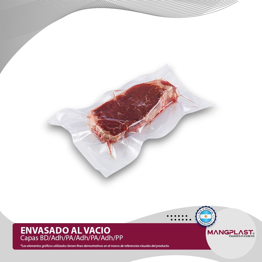Filete envasado al vacío sobre papel blanco, con la etiqueta