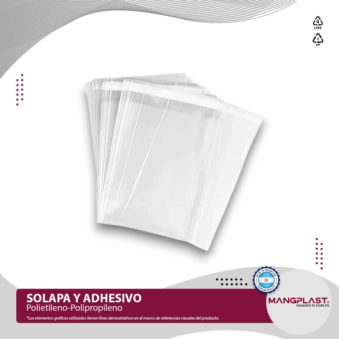 Bolsas de polietileno transparentes adhesivas apiladas.