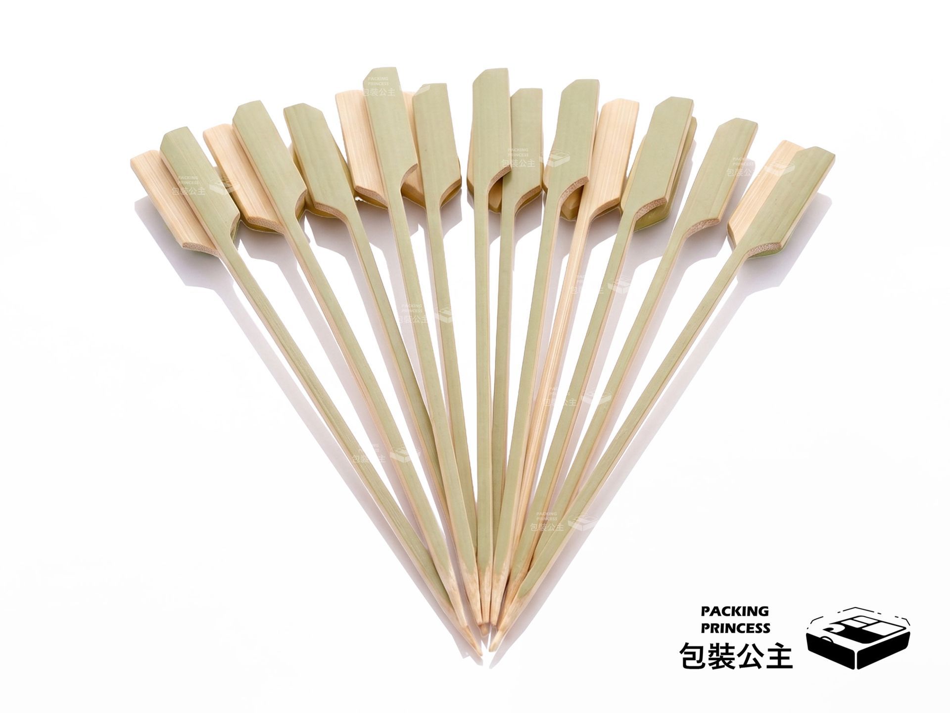 鐵砲串 | 15cm 雙色竹叉 天然竹叉 燒烤愛用 (25...，多支 15 公分雙色鐵砲串呈扇形展開展示，凸顯天然竹質與燒烤串燒專用設計。
