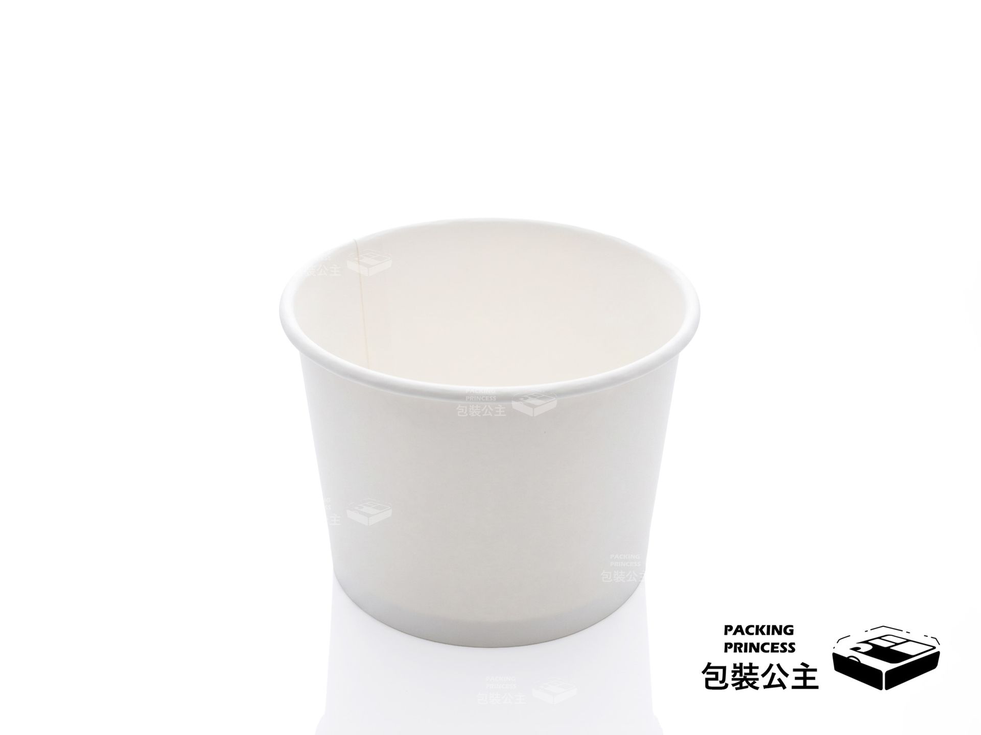 390cc 白色無印刷紙湯杯，簡約耐用，是外帶餐飲服務中常見的實用消耗包材。