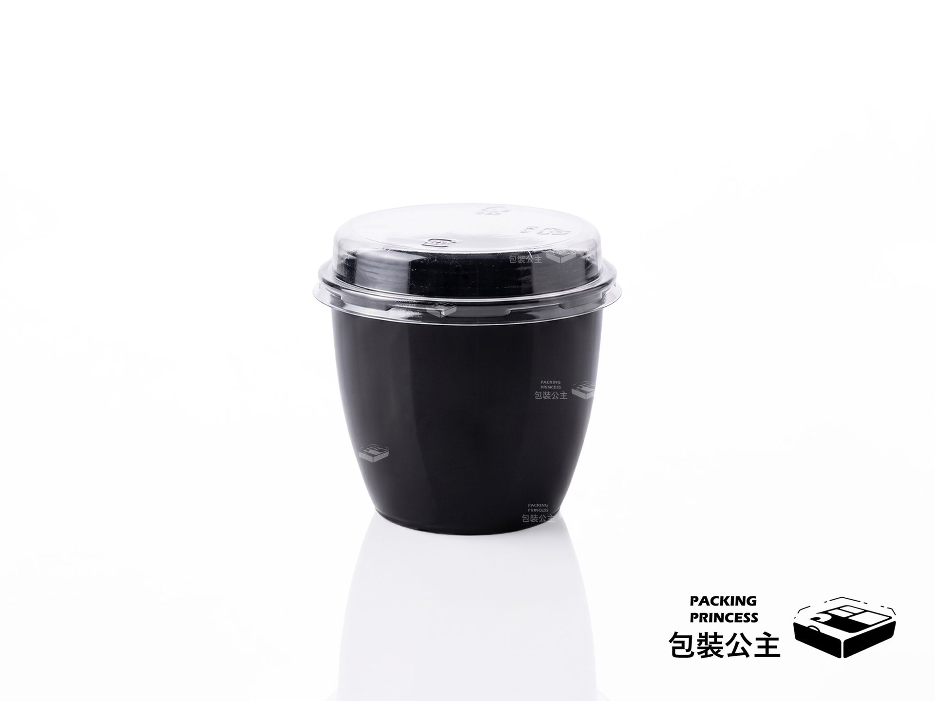 76-1512 | 甜點杯 黑色甜品杯 布丁塑膠杯 奶酪杯，單品黑色杯身搭配透明圓蓋展示，提供甜點外帶包裝選擇。