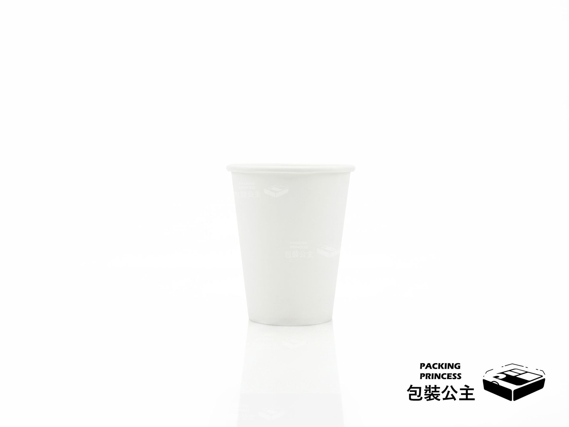 白色冷熱共用紙杯 (8oz/240cc),雙面覆膜加厚防潮設計,極簡純白風格免洗外帶杯,適合早午餐店盛裝熱茶、黑咖啡、熱濃縮。