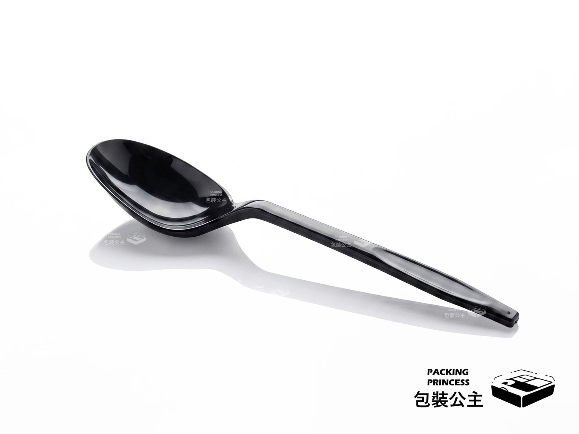 K073 | 厚質感黑色大茶匙 PP塑膠湯匙 台灣製，單品側面斜放展示，展現堅固耐用的外帶大茶匙設計。