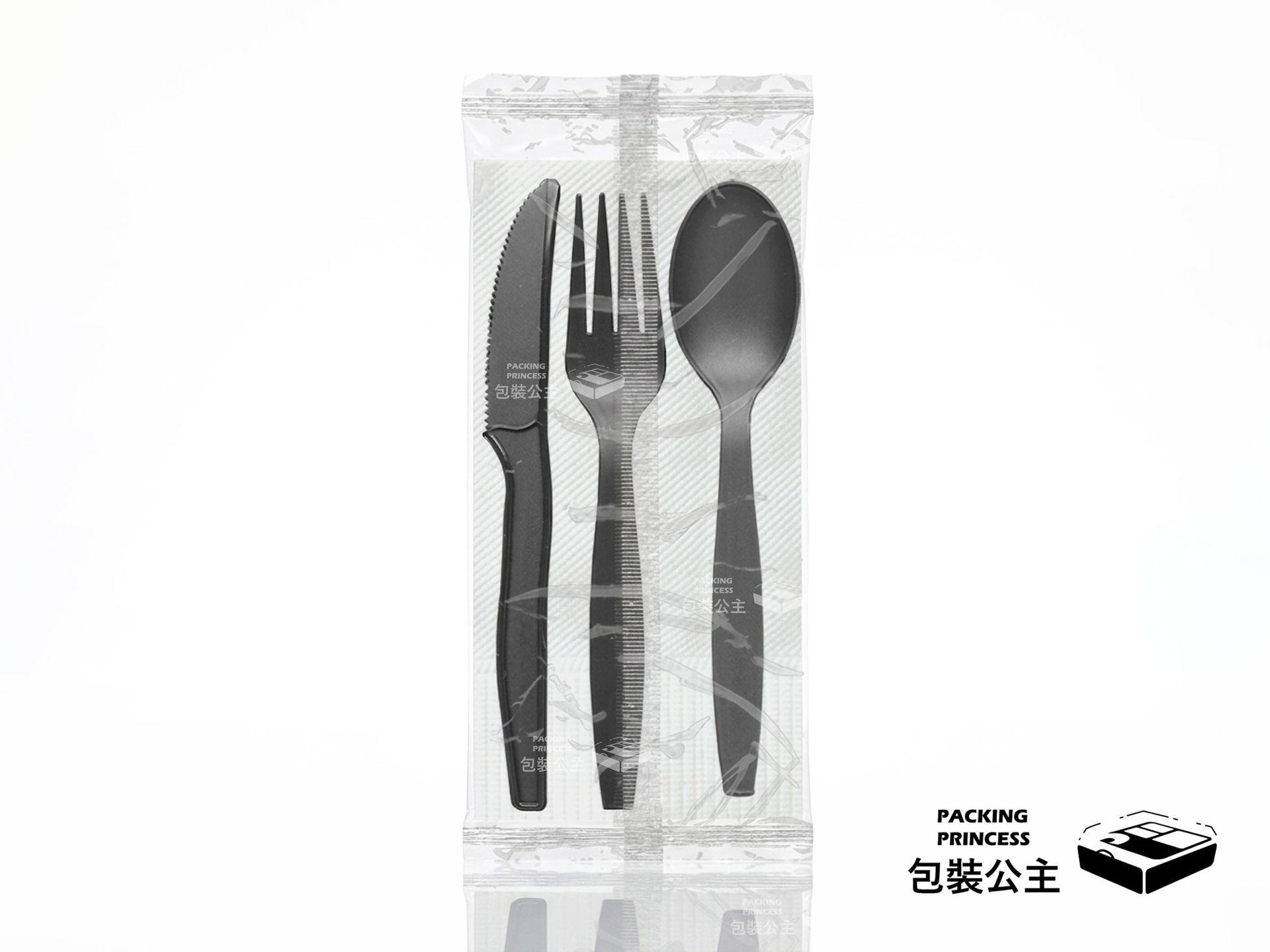 精品外帶包材｜頂級磨砂黑餐具三件組（刀叉匙含餐巾紙），提升餐飲質感的特殊免洗餐具。