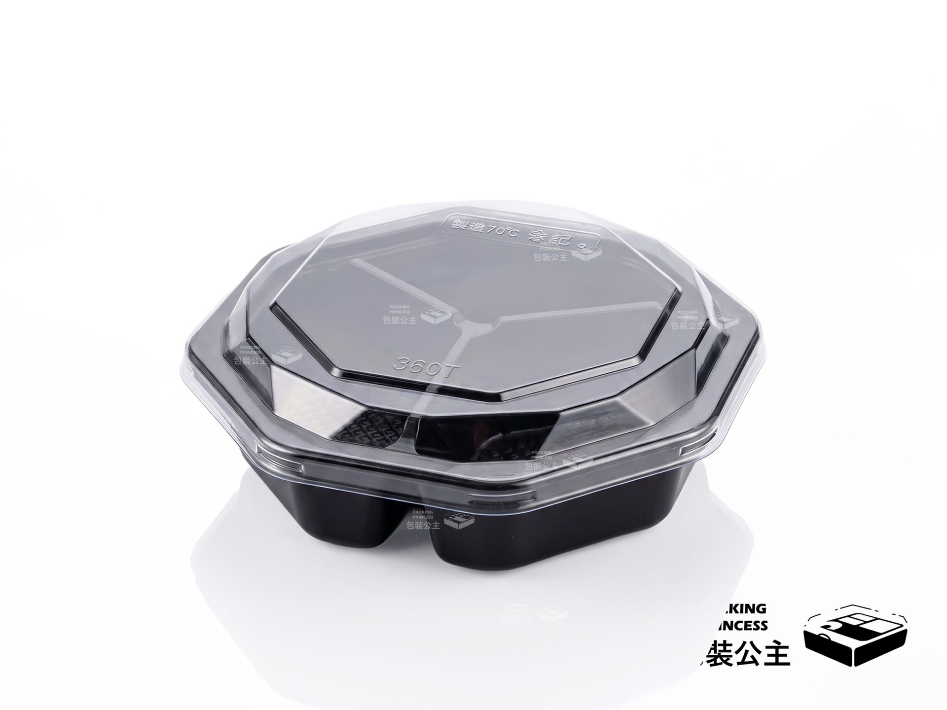 T062 | 三格餐盒 黑色塑膠分隔餐盒 小菜盒 ，單品黑色八角三格塑膠餐盒正面斜向展示，提供餐飲業便當與多道小菜分隔外帶容器選擇。