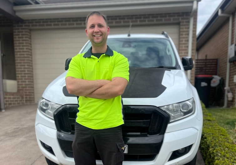 Mowbuddy David, lawn mowing gardener in Springwood