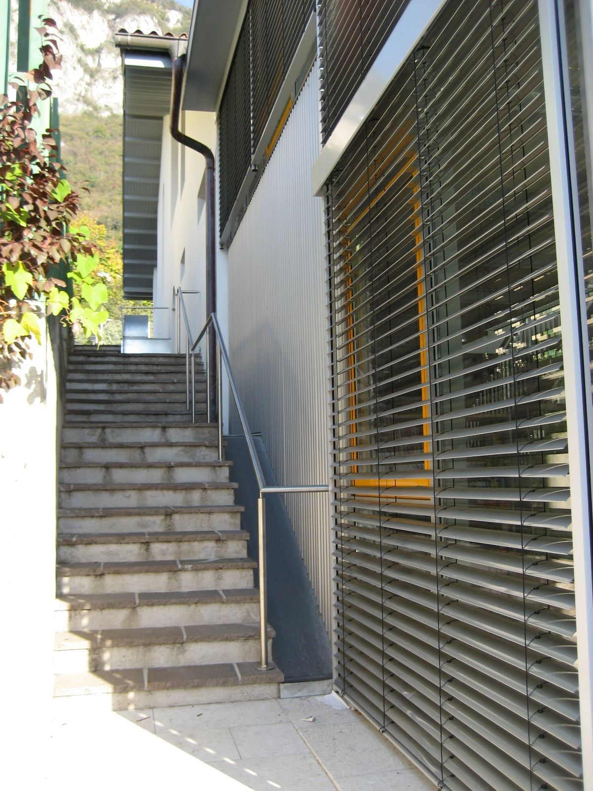 Edificio con grata