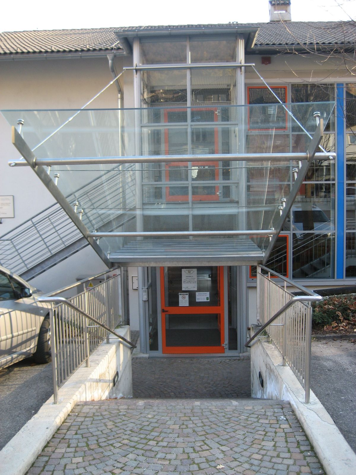 Edificio con vetri