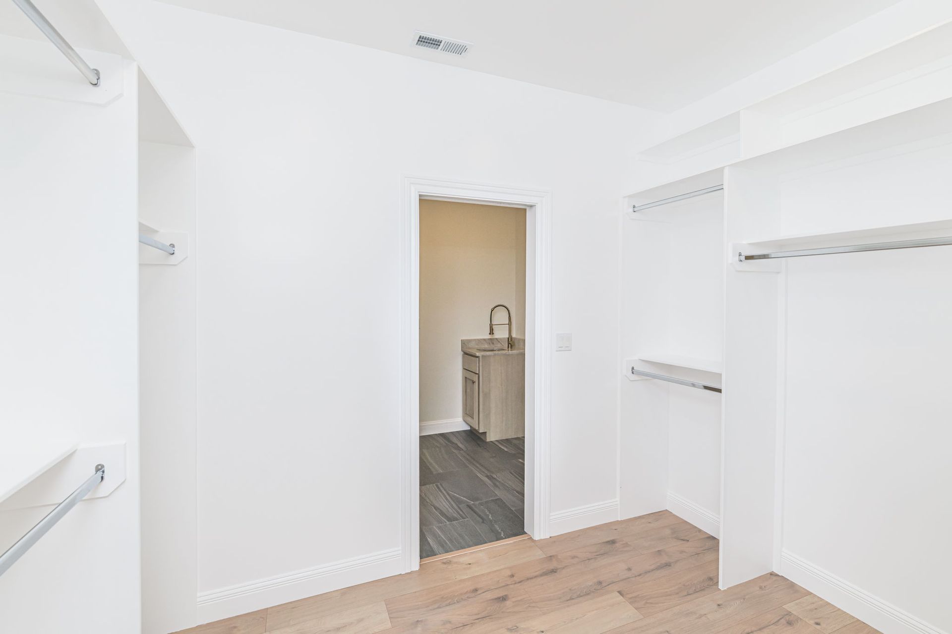 Rave Homes: Crafting Your Columbia Legacy with Distinction.
