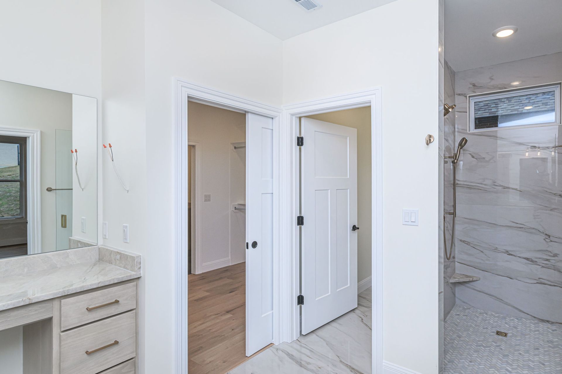 Elevate Your Columbia Experience with Rave Homes’ Custom Creations.