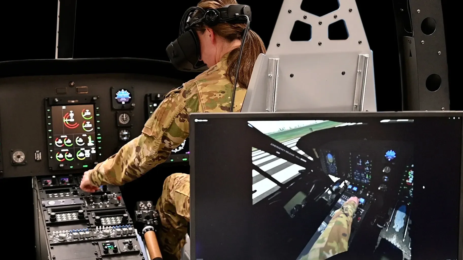 Multi-Place Mixed Reality TH-1H dual control helicopter simulator by RYAN AEROSPACE