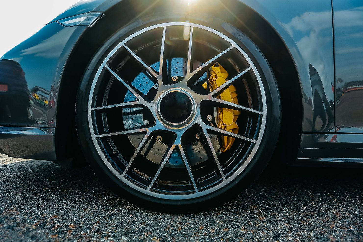 image of a porshe wheel