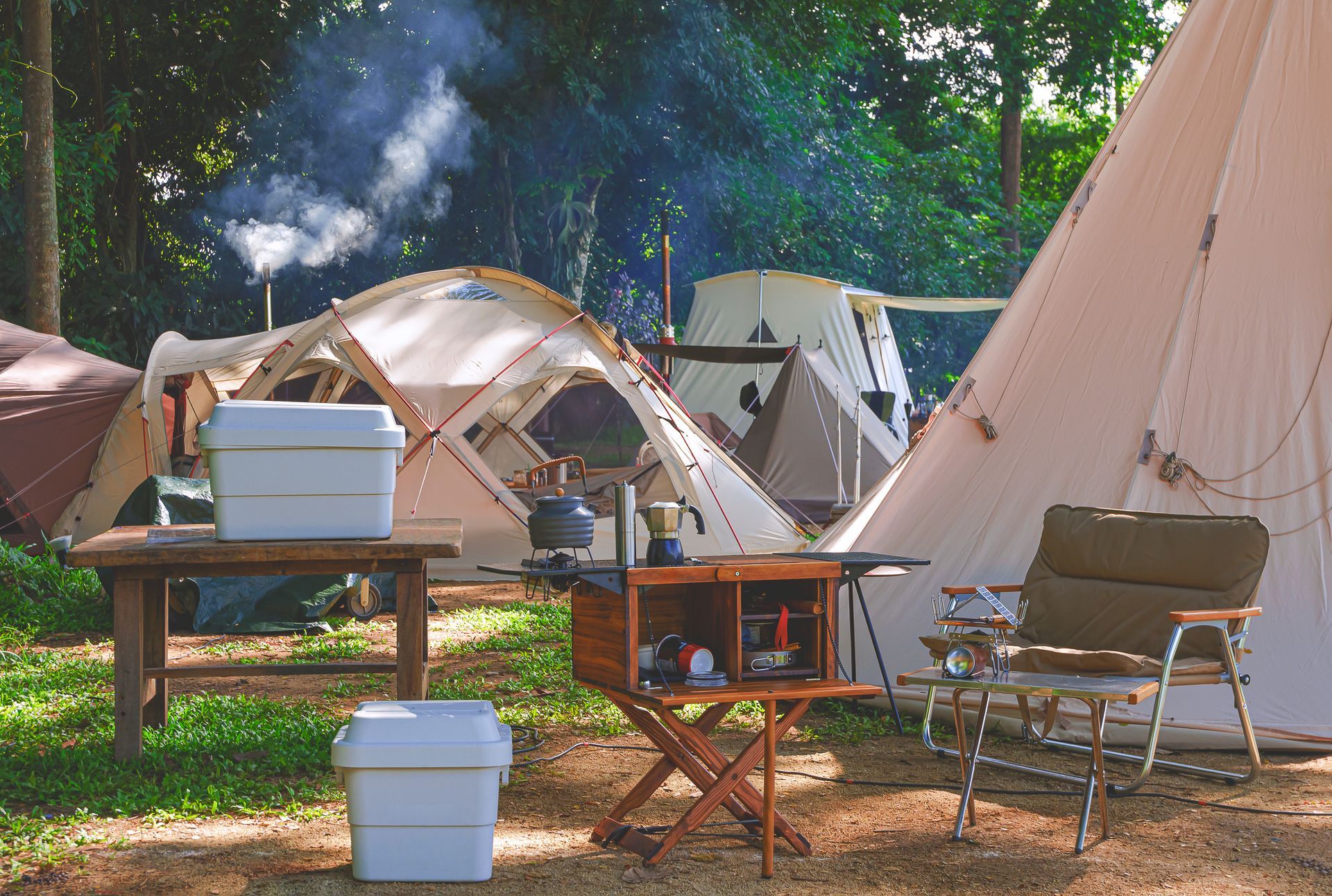 Campingausrüstung und Zelte