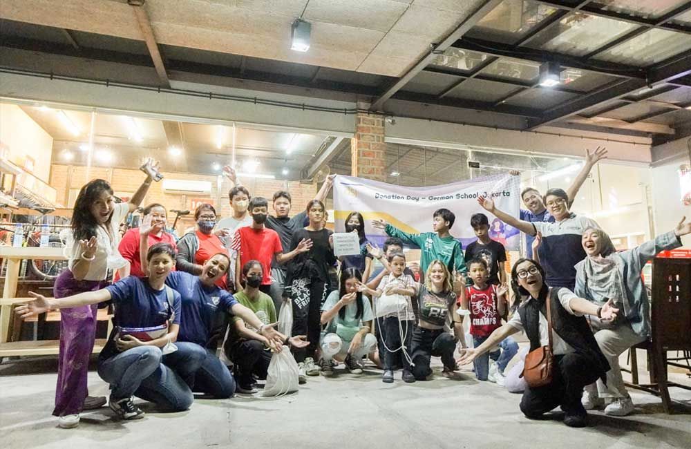 A group of people are posing for a picture in a room.