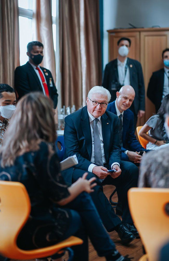 A group of people are sitting in chairs in a room.