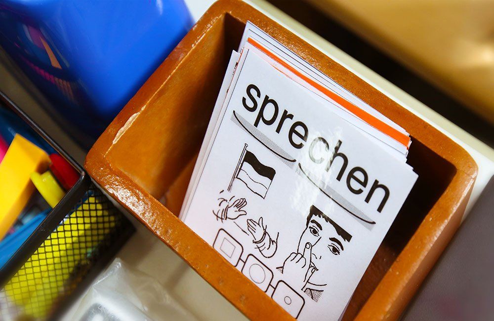 A wooden box with a piece of paper that says sprechen on it