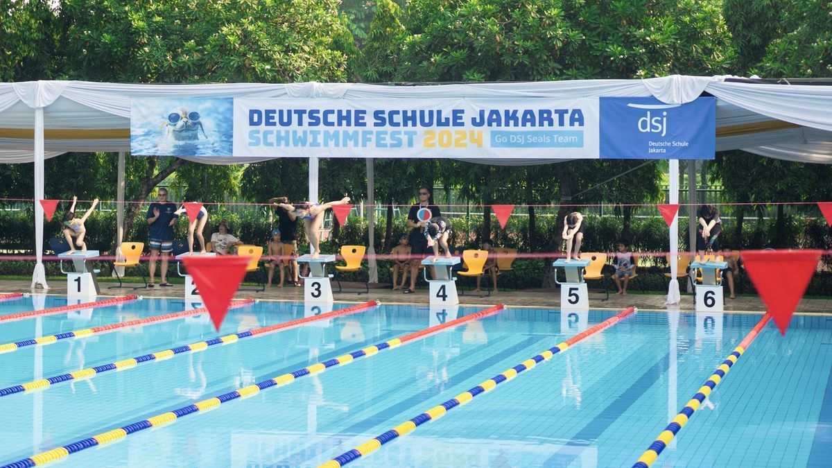 A swimming pool with a sign that says deutsche schule jakarta