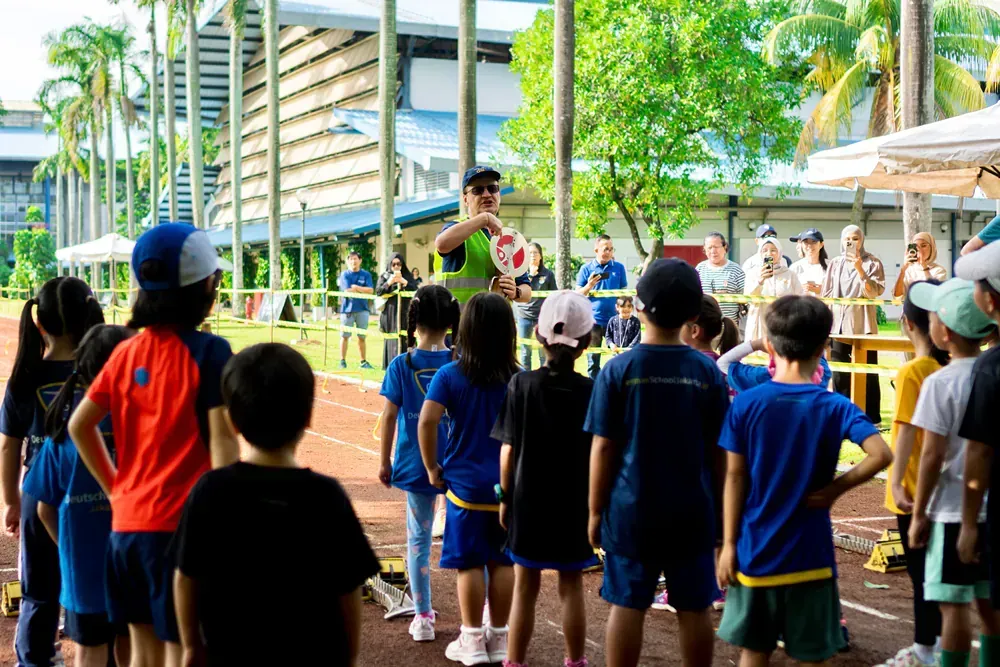 A group of children are standing in front of a building.