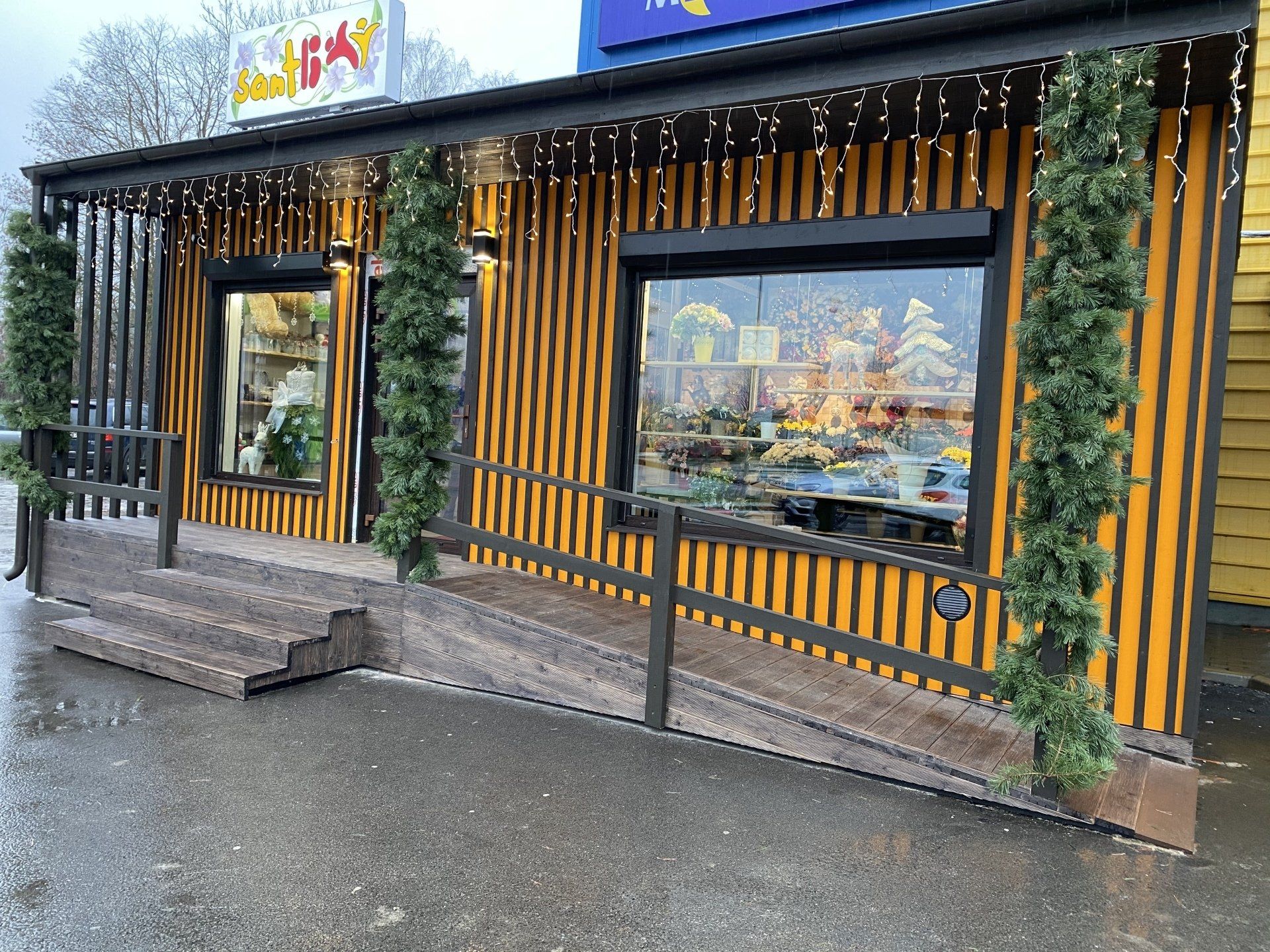 Ziedu veikals Santli, TC Mego, Vienības iela 1a, Jēkabpils