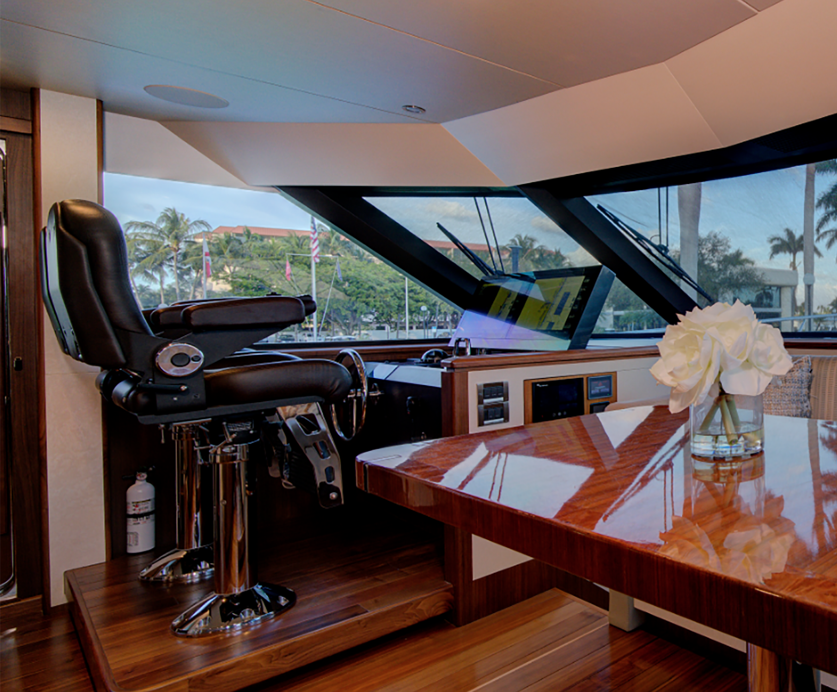 OCEAN ALEXANDER 85E 11