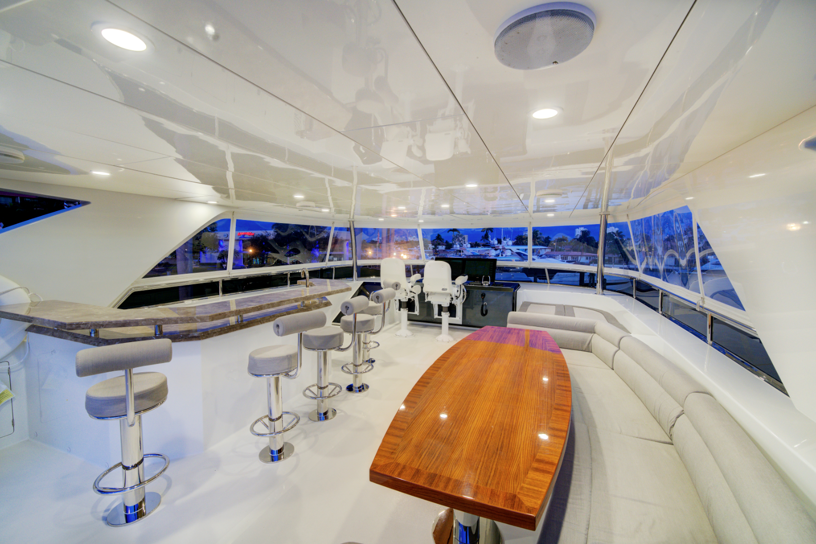 OCEAN ALEXANDER 85E 14