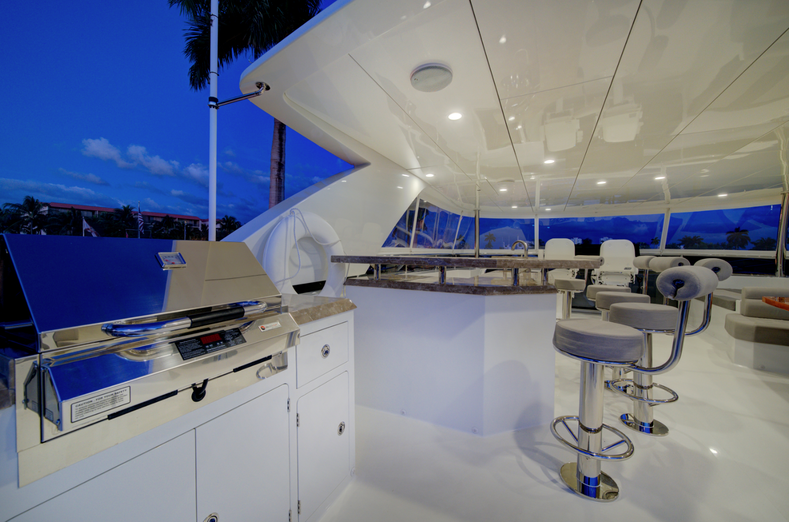 OCEAN ALEXANDER 85E 16