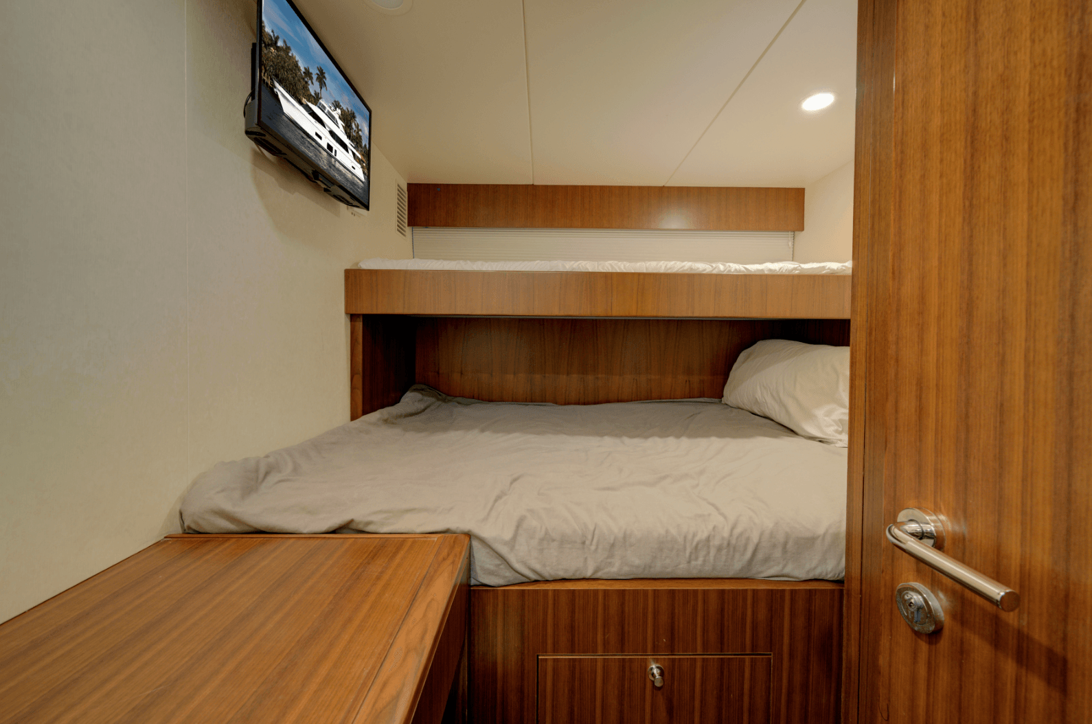 OCEAN ALEXANDER 85E 26