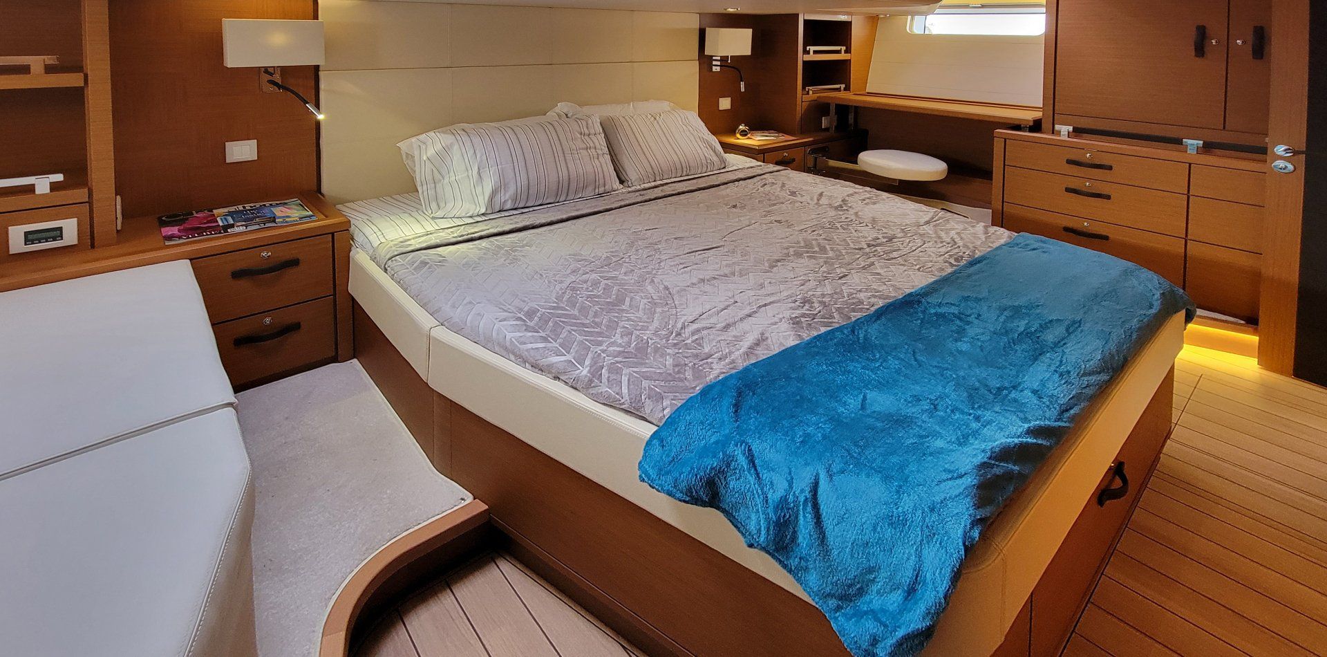 JEANNEAU 64 5